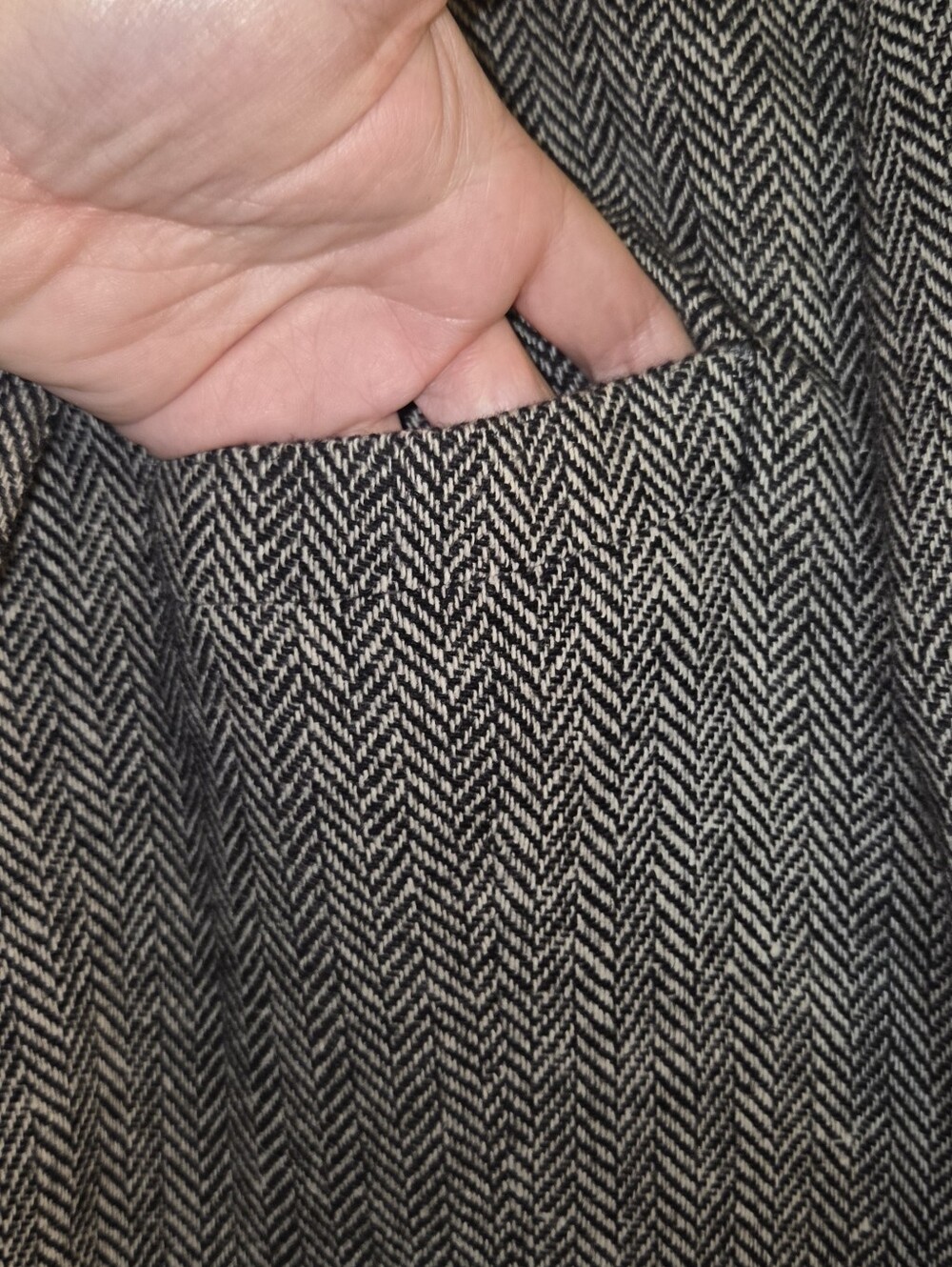 Men's Classic Herringbone Wool-Blend Blazer in Black & Cream - Picture 6 of 9